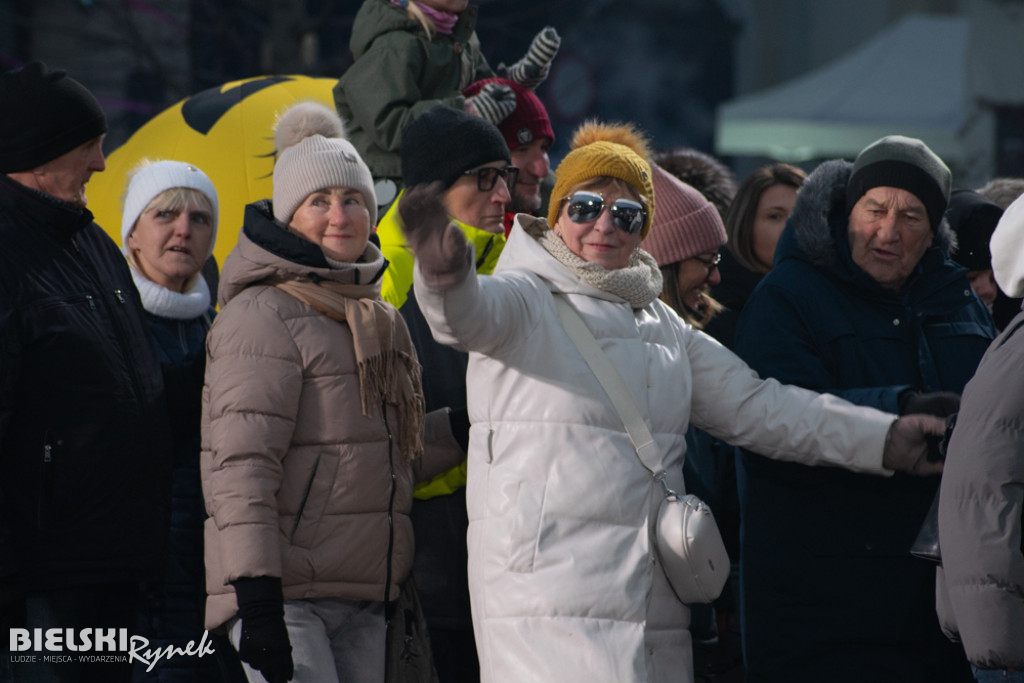 Polonez na placu Wojska Polskiego I barwne korowody