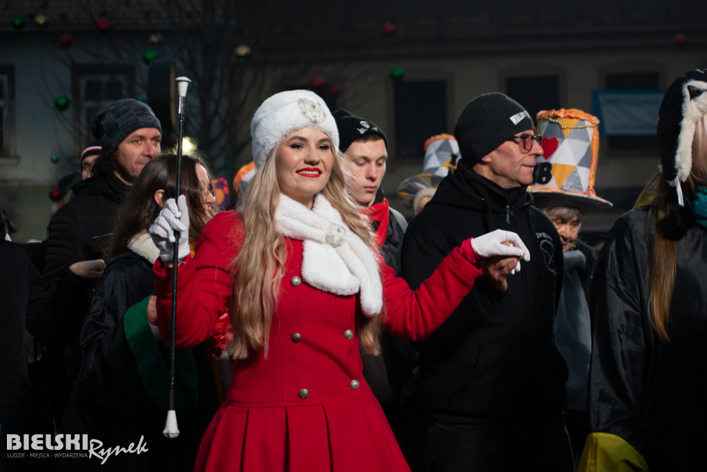 Polonez na placu Wojska Polskiego I barwne korowody
