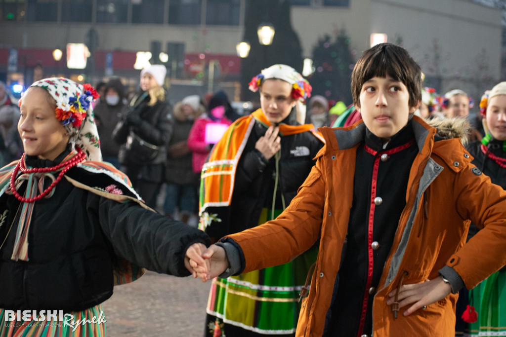 Polonez na placu Wojska Polskiego I barwne korowody