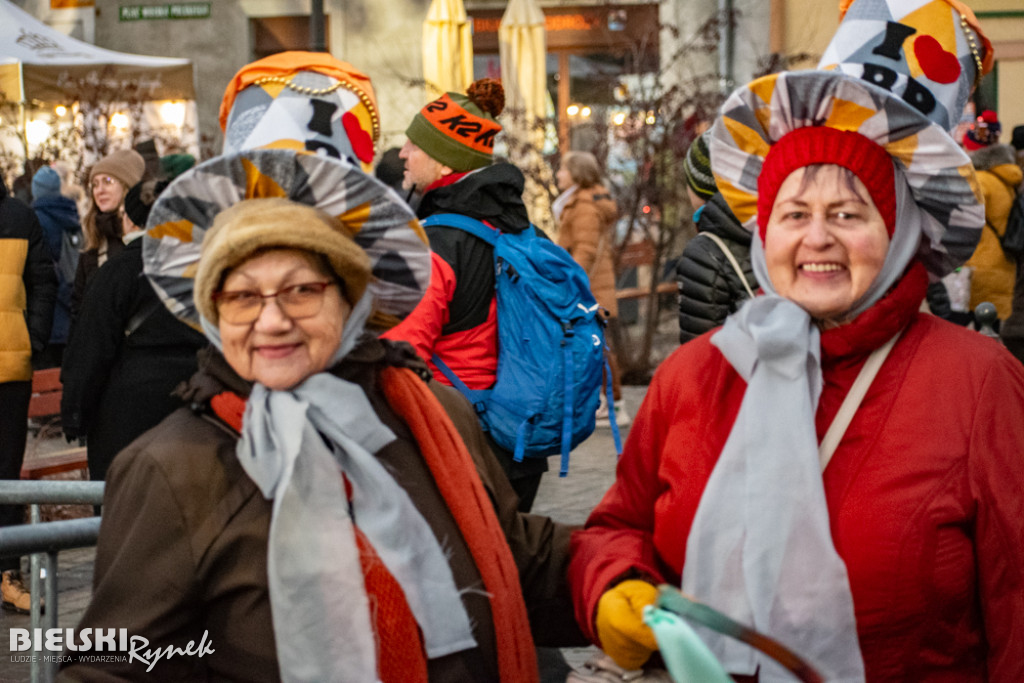 Polonez na placu Wojska Polskiego I barwne korowody