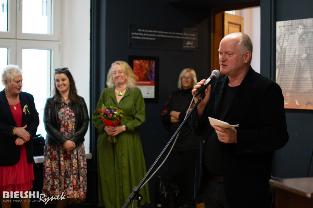 Sztalugowe opowieści - wystawa sekcji malarskiej UTW