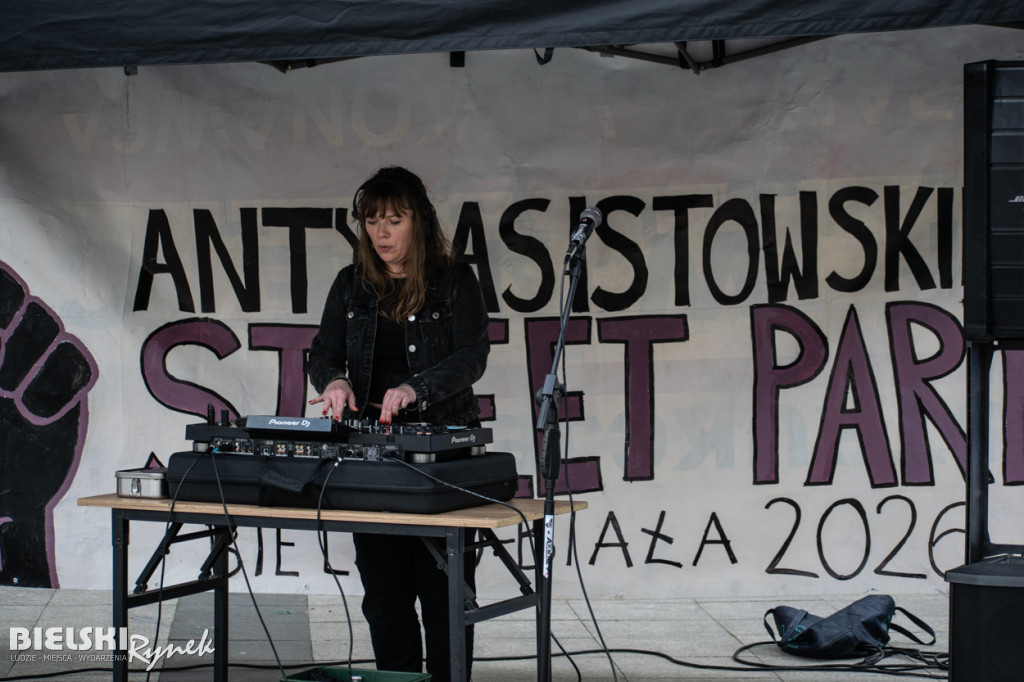 Street party przeciwko rasizmowi