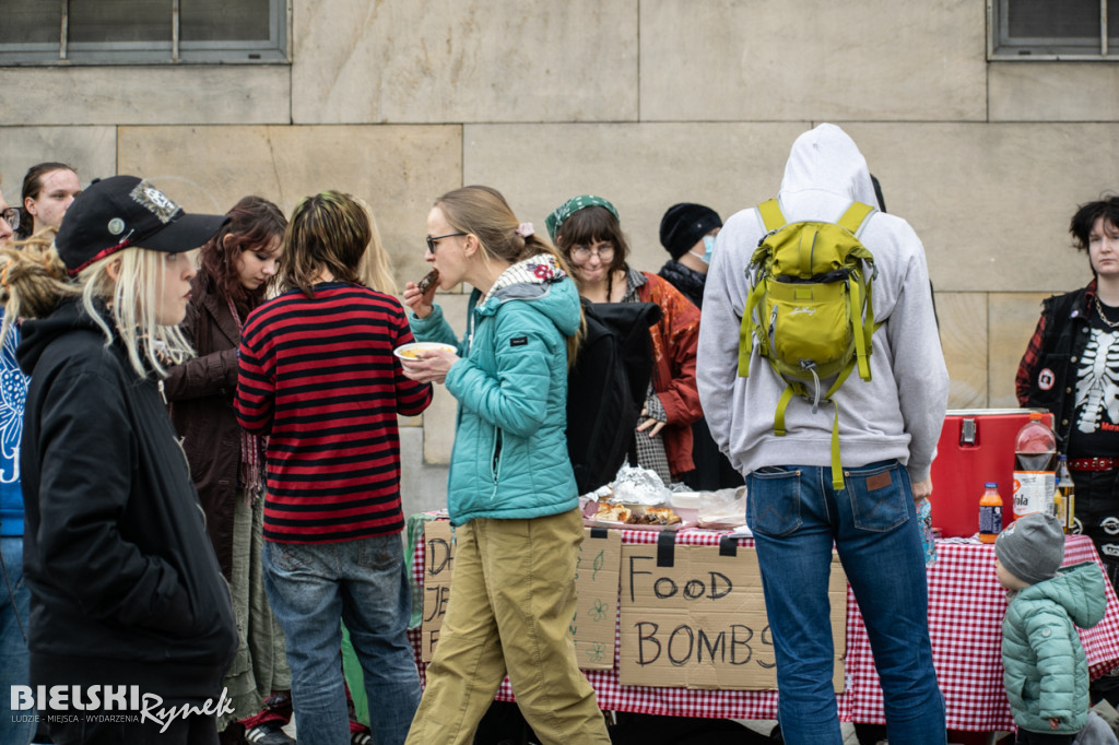 Street party przeciwko rasizmowi