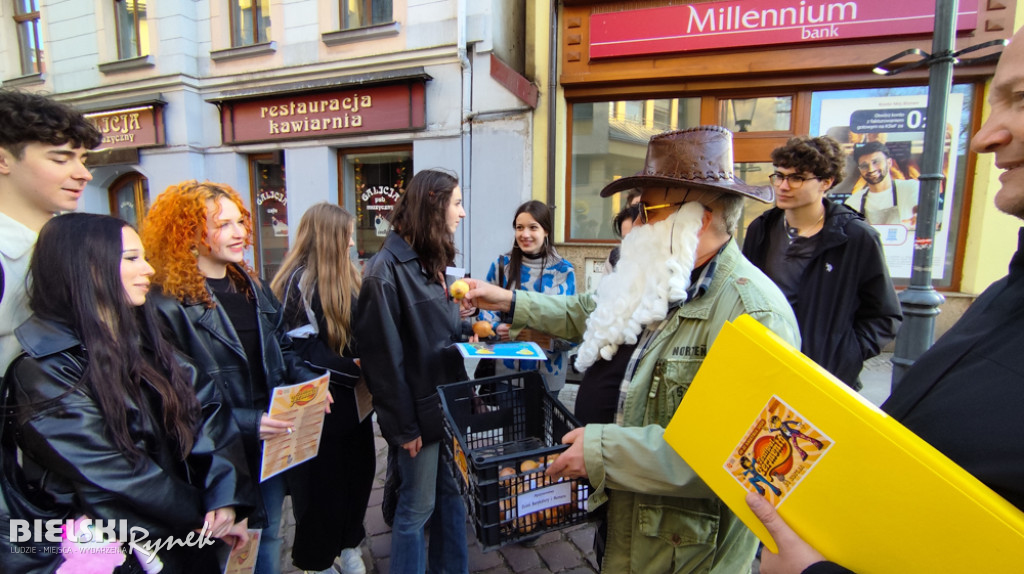 Tropami niezwykłej trójki ulicami Bielska-Białej