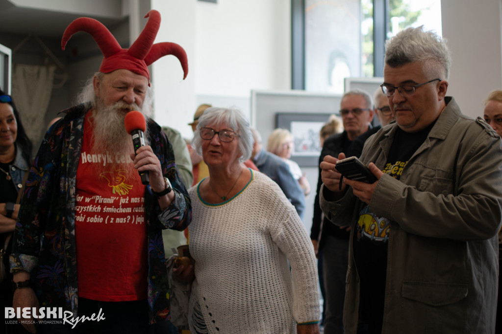 Spotkanie na żółtej sofie i galeria rysunków Henryka Cebuli