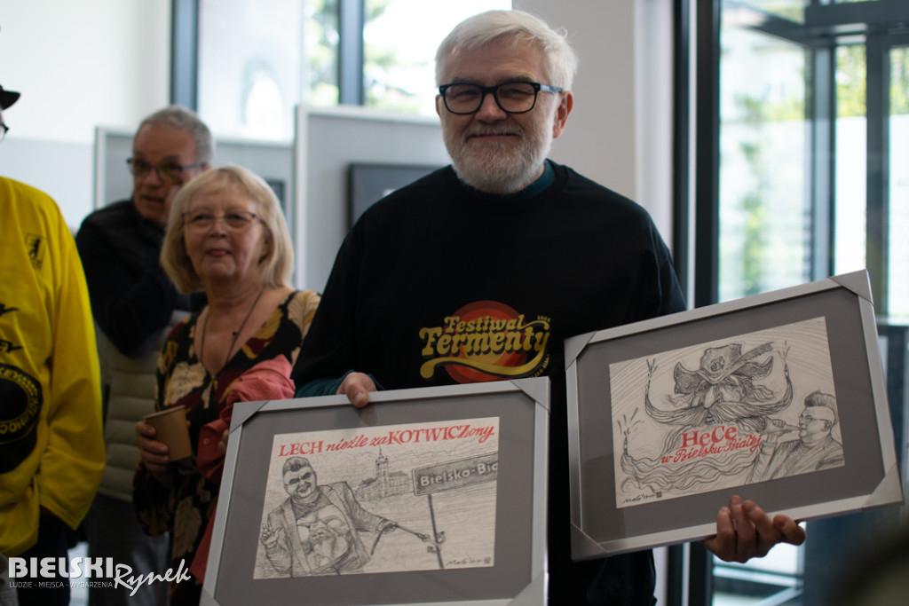 Spotkanie na żółtej sofie i galeria rysunków Henryka Cebuli