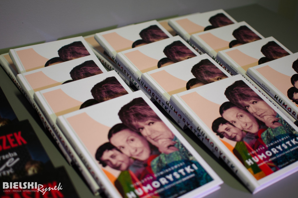 Spotkanie na żółtej sofie i galeria rysunków Henryka Cebuli