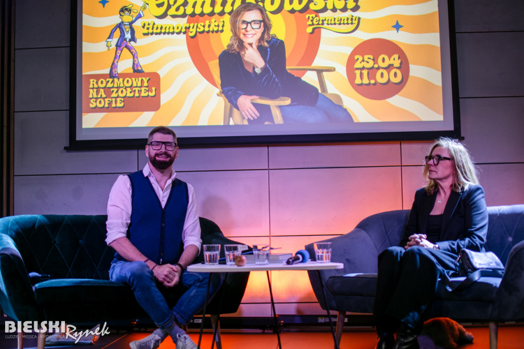 Spotkanie na żółtej sofie i galeria rysunków Henryka Cebuli