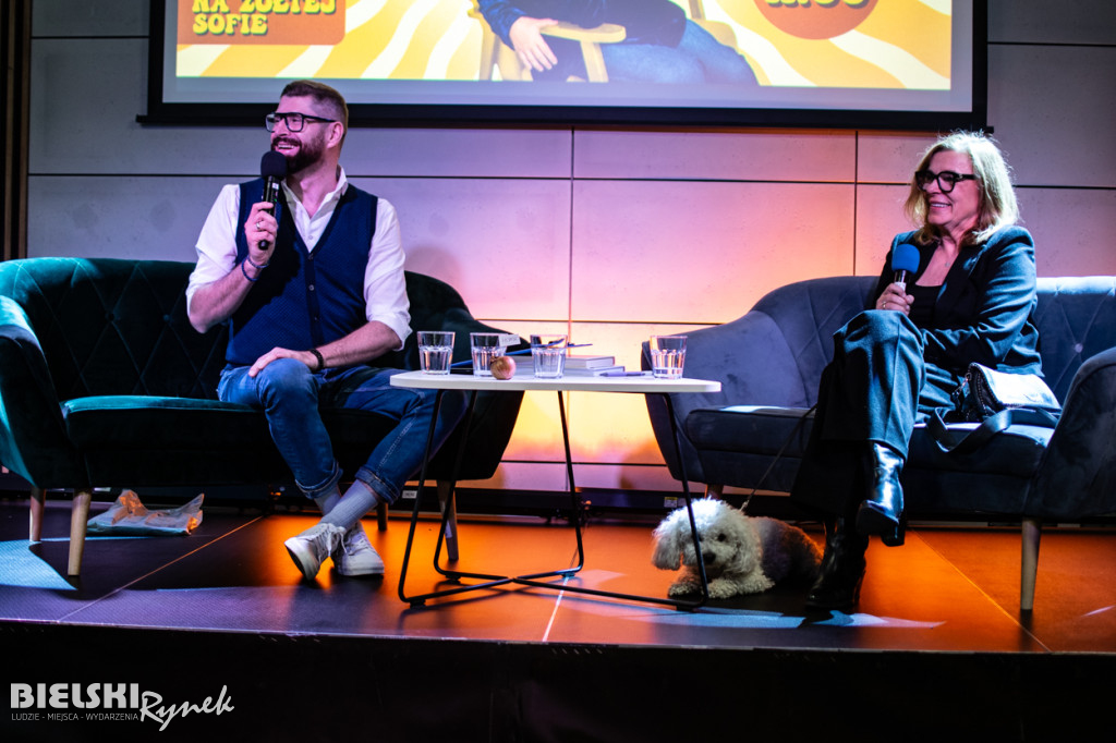 Spotkanie na żółtej sofie i galeria rysunków Henryka Cebuli