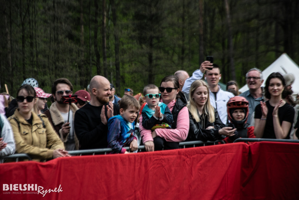 Wojownicy Światów w obozie na Błoniach