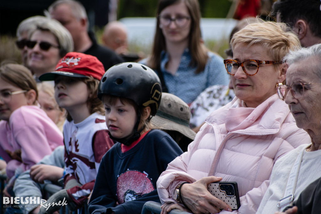 Wojownicy Światów w obozie na Błoniach