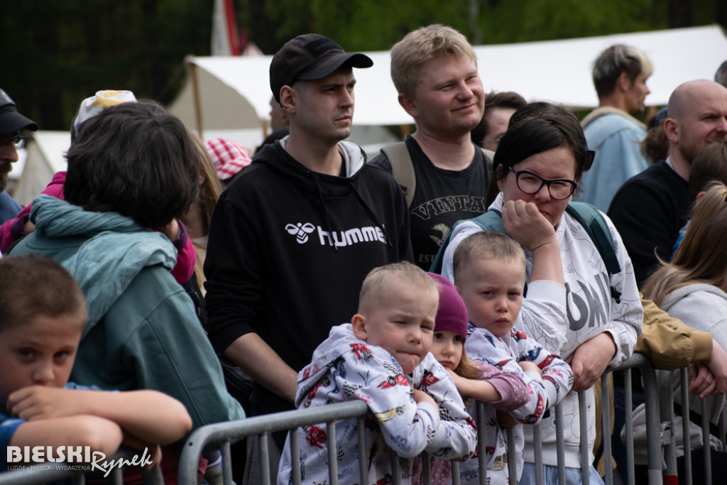 Wojownicy Światów w obozie na Błoniach