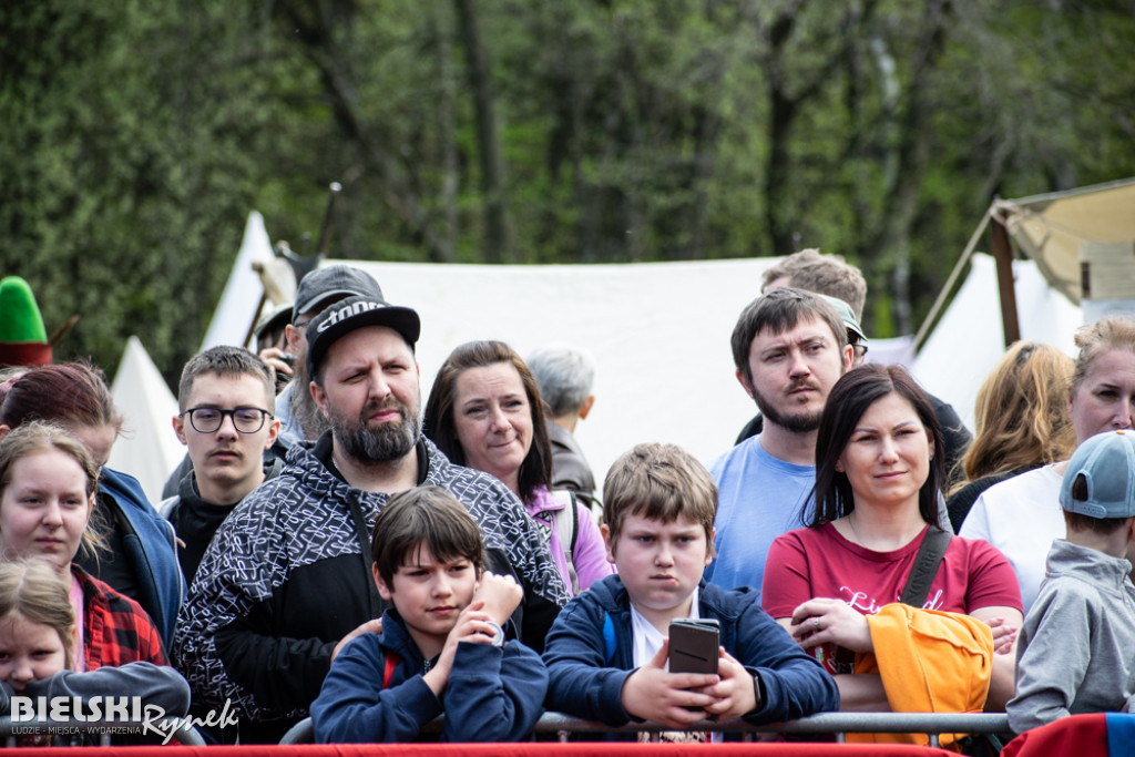 Wojownicy Światów w obozie na Błoniach