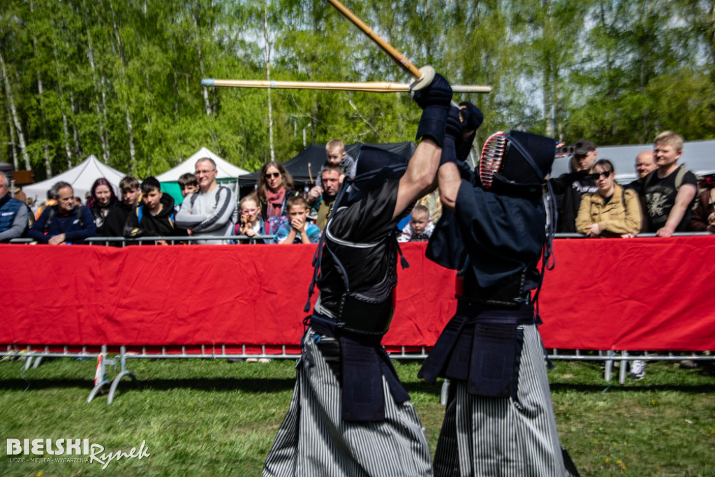 Wojownicy Światów w obozie na Błoniach