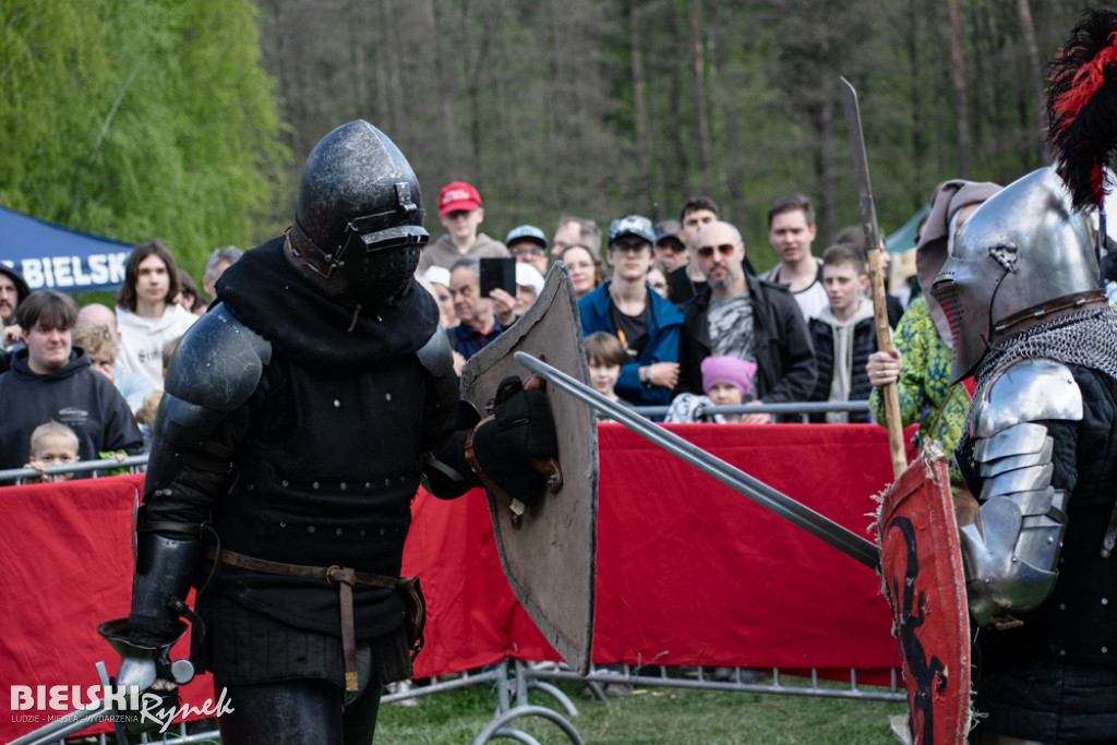 Wojownicy Światów w obozie na Błoniach