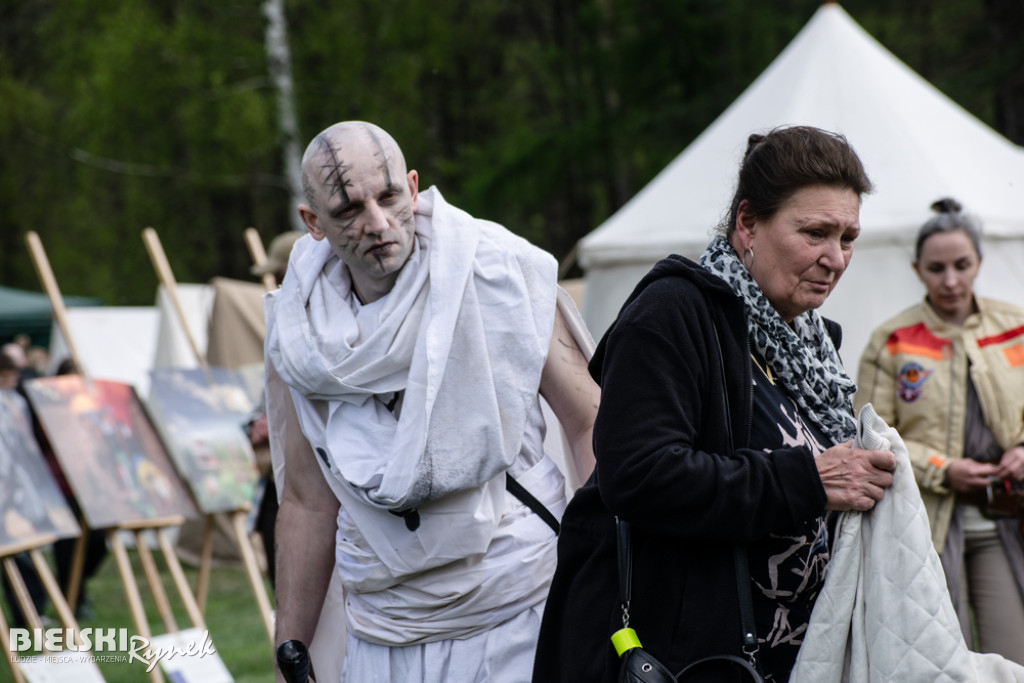 Wojownicy Światów w obozie na Błoniach