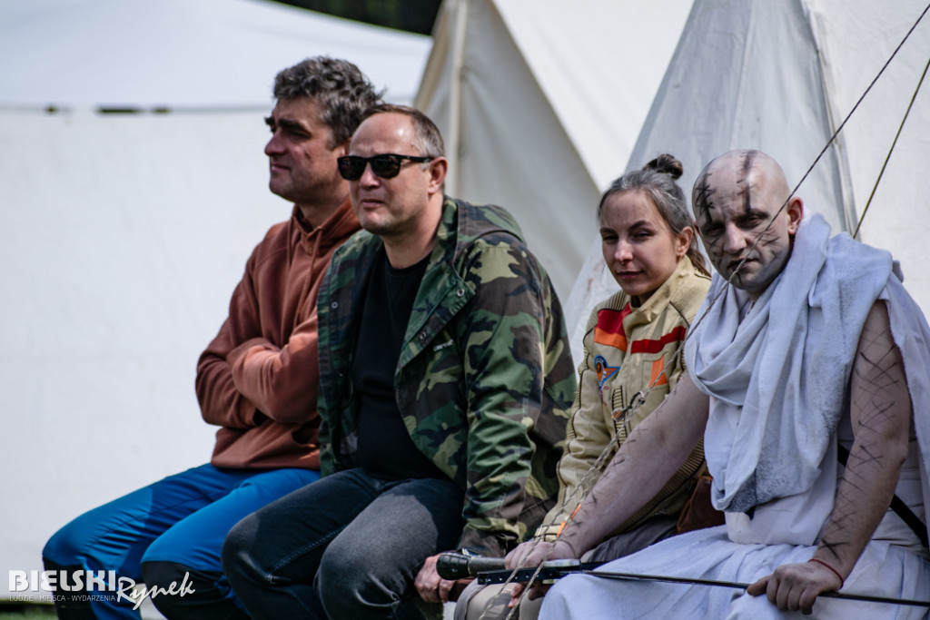 Wojownicy Światów w obozie na Błoniach