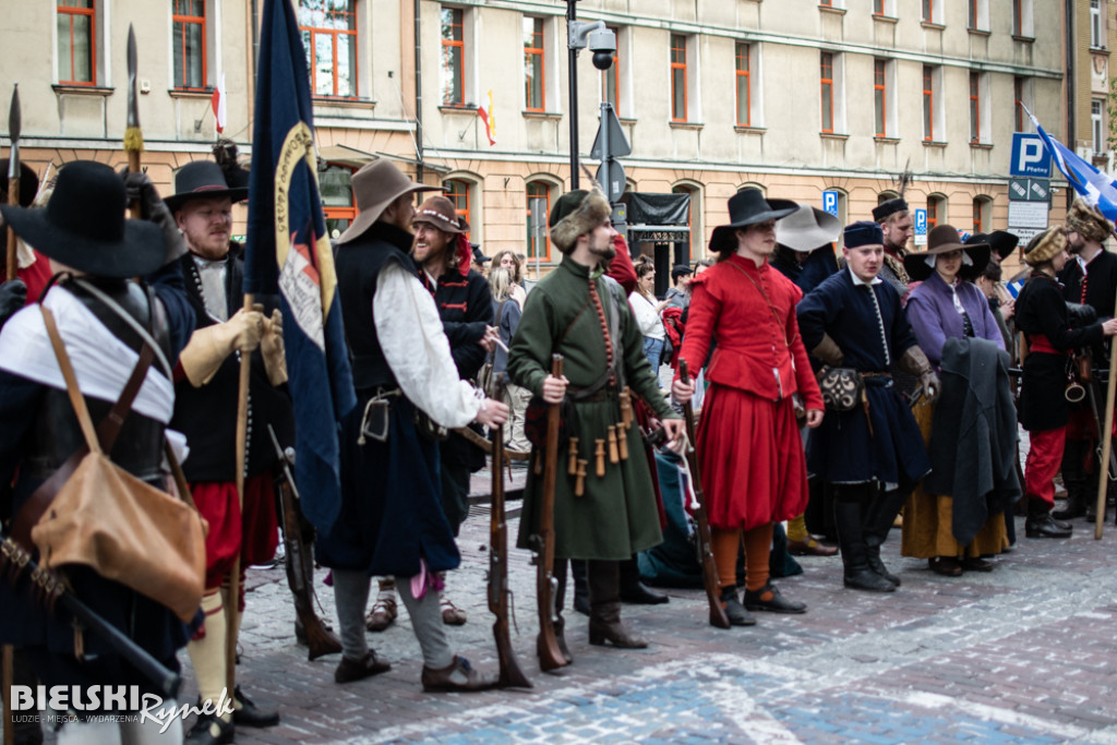 Majówka z muzyką filmową na placu Wojska Polskiego. Zobacz galerię zdjęć