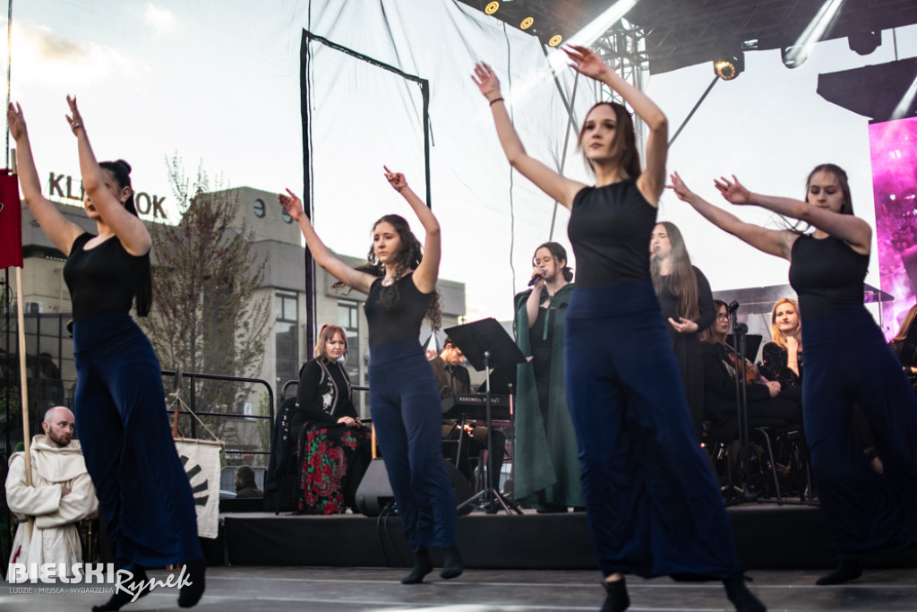 Majówka z muzyką filmową na placu Wojska Polskiego. Zobacz galerię zdjęć