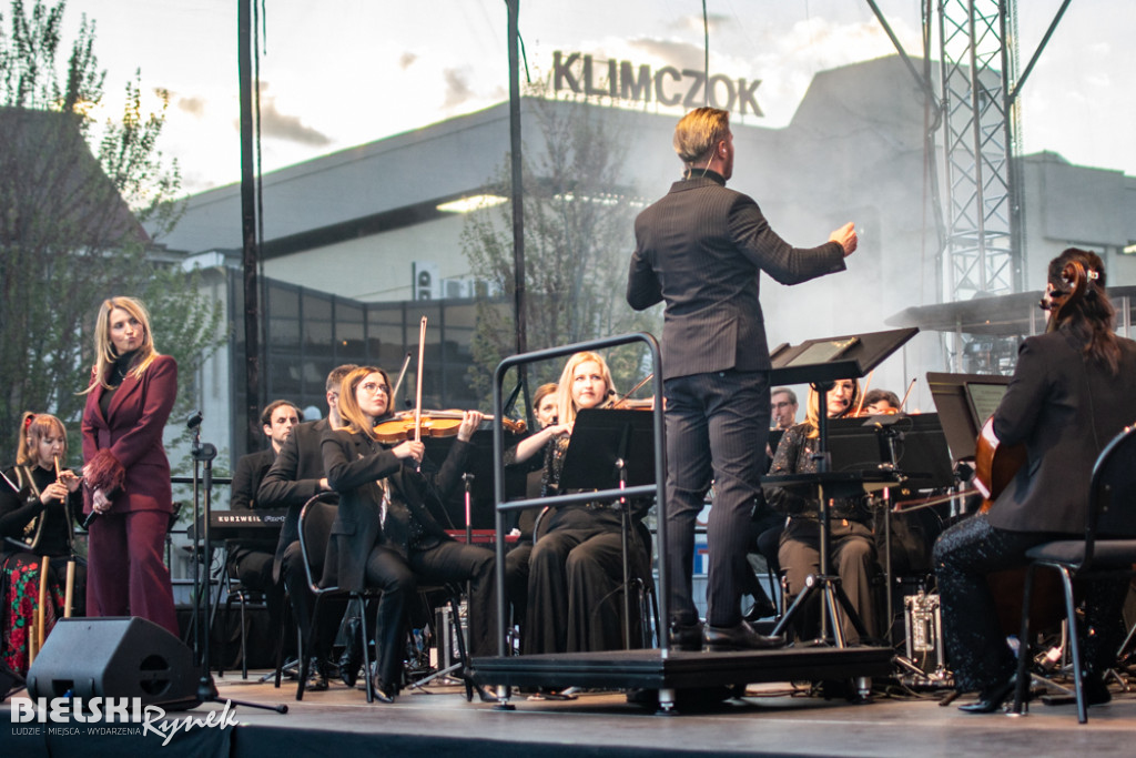 Majówka z muzyką filmową na placu Wojska Polskiego. Zobacz galerię zdjęć