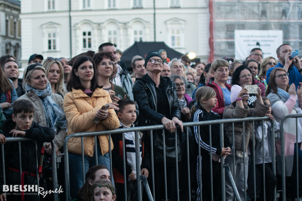 Majówka z muzyką filmową na placu Wojska Polskiego. Zobacz galerię zdjęć