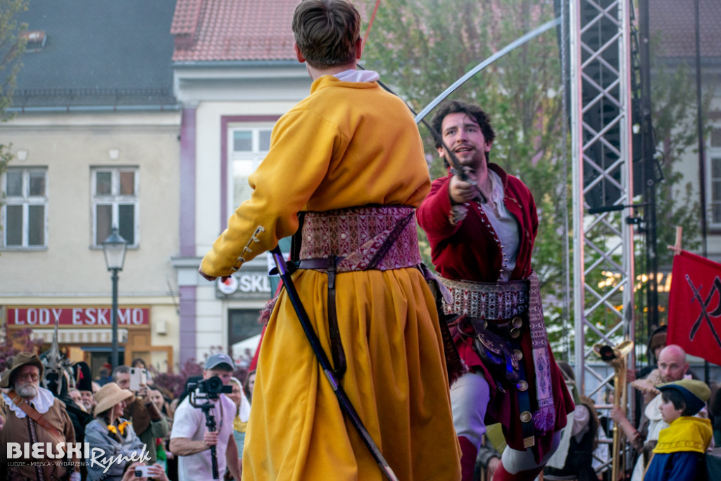 Majówka z muzyką filmową na placu Wojska Polskiego. Zobacz galerię zdjęć