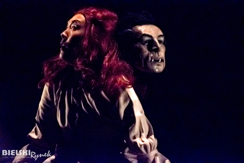 Pierwszy dzień festiwalu lalek. Dracula i gliniany koniec świata