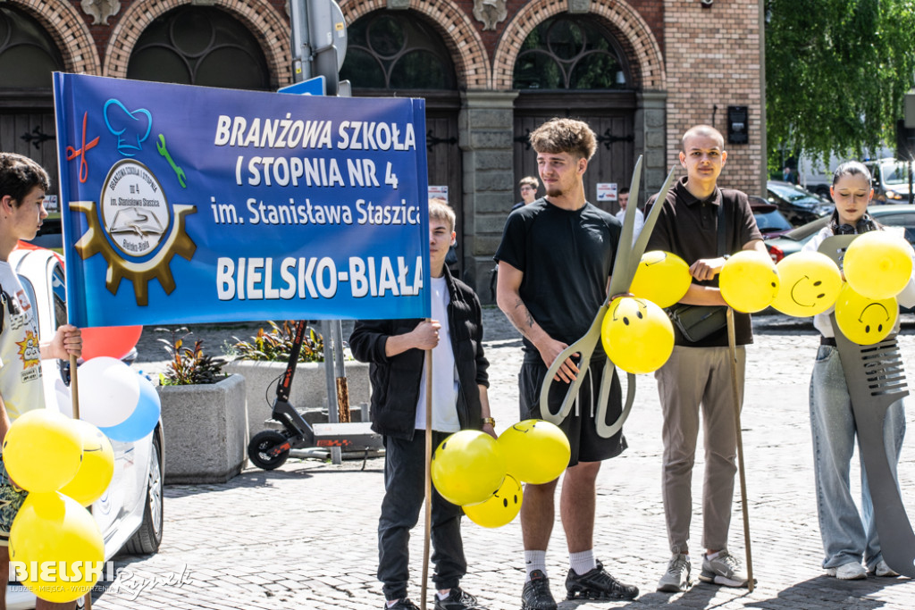 Kolorowy przemarsz młodzieży przeszedł ulicami Bielska-Białej