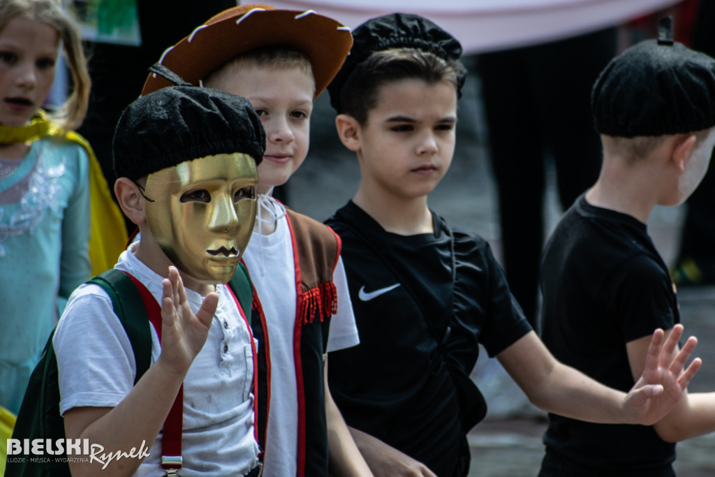 Kolorowy przemarsz młodzieży przeszedł ulicami Bielska-Białej