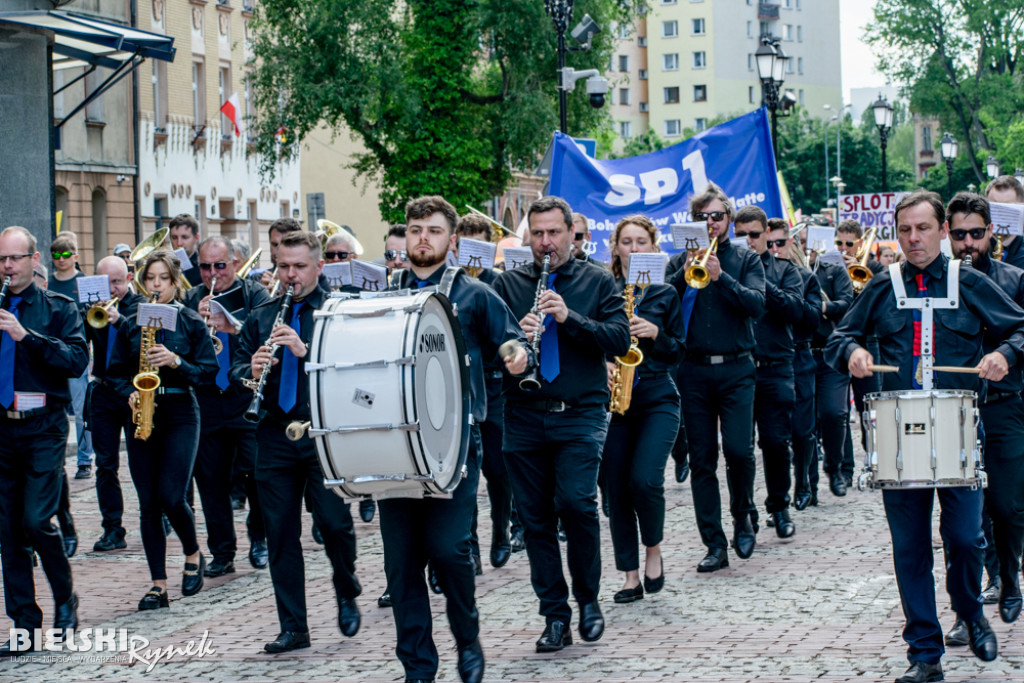 Kolorowy przemarsz młodzieży przeszedł ulicami Bielska-Białej