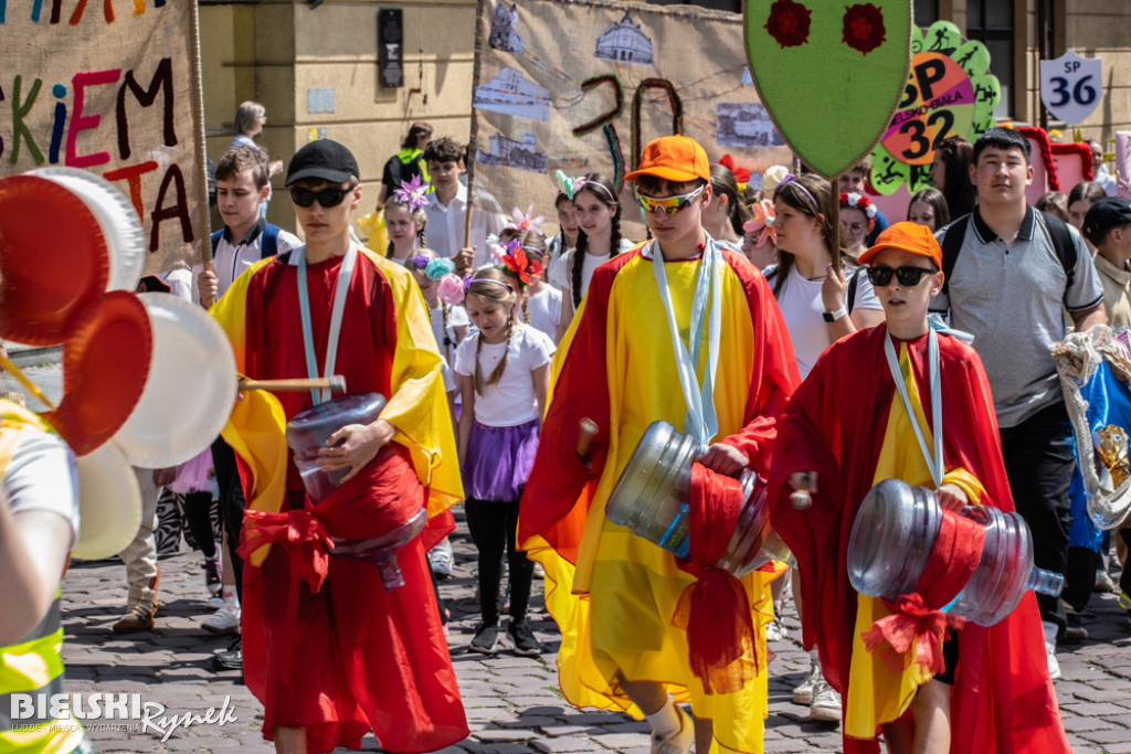 Kolorowy przemarsz młodzieży przeszedł ulicami Bielska-Białej