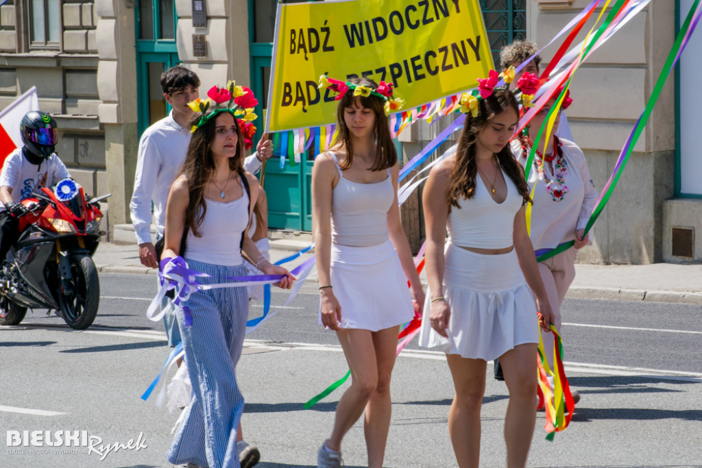 Kolorowy przemarsz młodzieży przeszedł ulicami Bielska-Białej