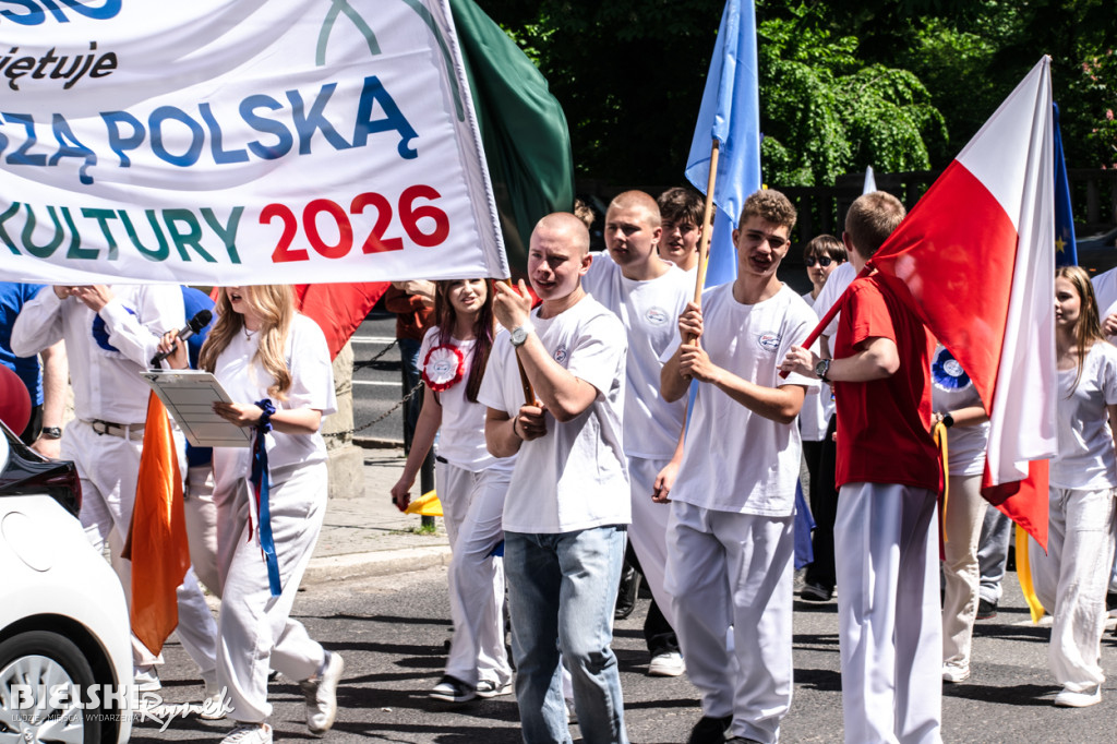Kolorowy przemarsz młodzieży przeszedł ulicami Bielska-Białej