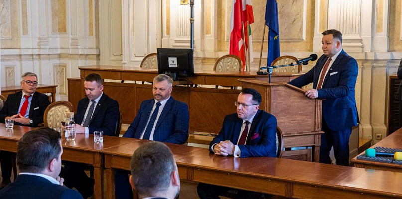 SIM - podpisanie umowy w bielskim Ratuszu