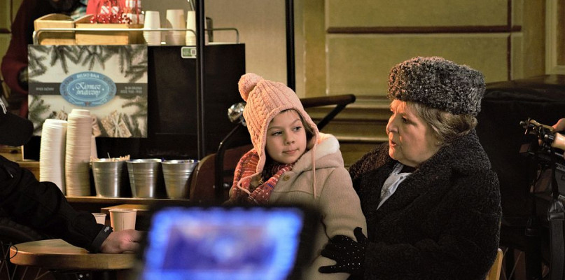 Kolejny dzień zdjęciowy do filmu "Uwierz w Mikołaja" - 7-letnia  Wiktoria i Marta Lipińska