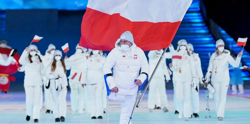 Andrzej Szczęsny z bielskiego Startu wprowadził reprezentację Polski na płytę Ptasiego Gniazda.