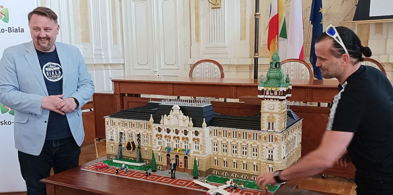 W tym roku bielski Ratusz obchodzi swoje 125 urodziny. Z tej okazji wykonano jego replikę z klocków lego