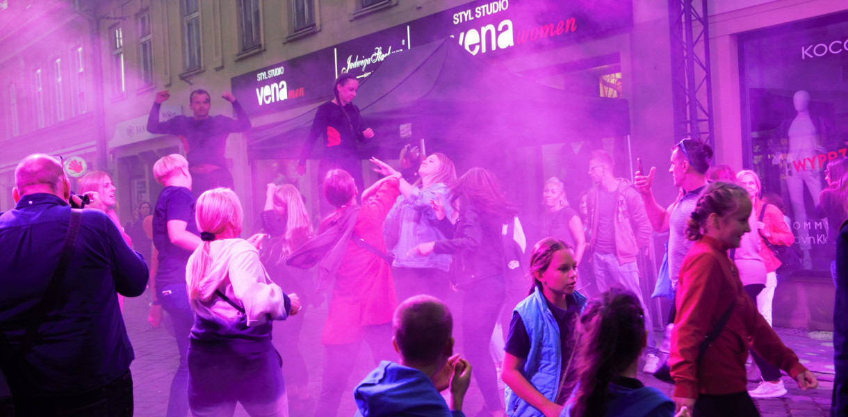 Punkt 11 otwarty! Dawno nie było tak głośno na ulicy 11 Listopada