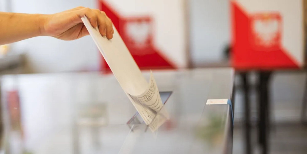 Wybory proporcjonalne czy większościowe? Jak przydzielane są mandaty dla kandydujących ugrupowań?