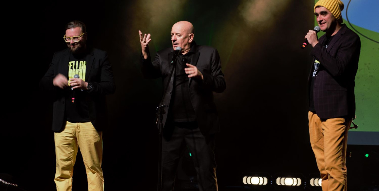 Marcin Daniec w towarzystwie gospodarzy wieczoru