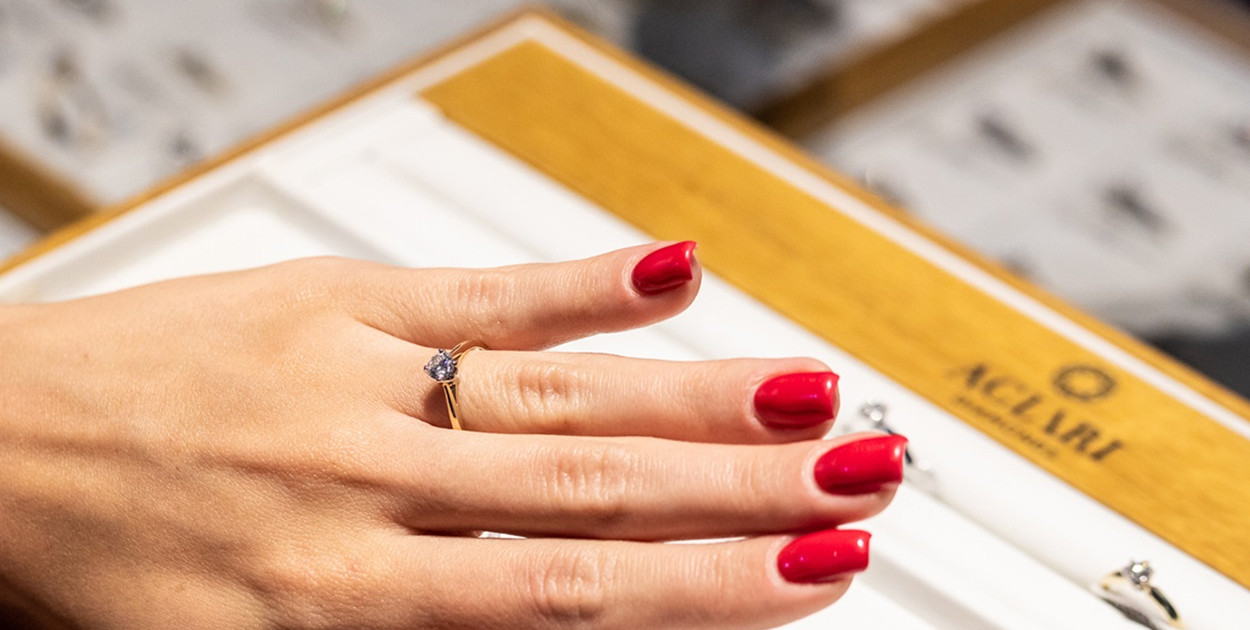 Czym wyróżniają się obrączki i pierścionki od Aclari?