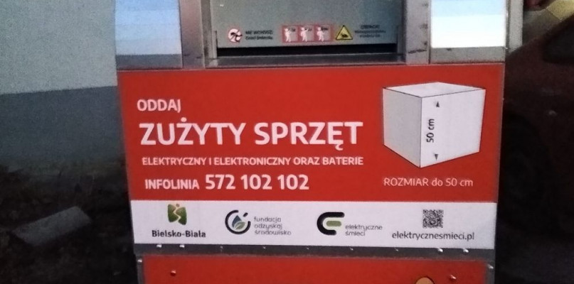Pojemnik na elektrośmieci na osiedlu Wojska Polskiego w Bielsku-Białej