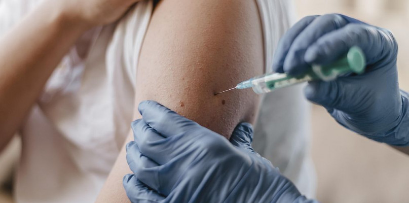 Bielski pediatryk bierze udział w akcji szczepienia uczniów 
