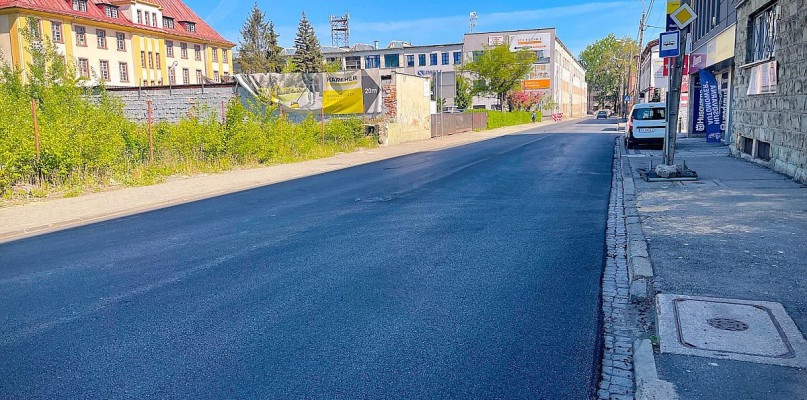 200 metrów nowego asfaltu na Grażyńskiego. Już wkrótce prace drogowe na Okrzei, Kilińskiego i ulicy Podwale
