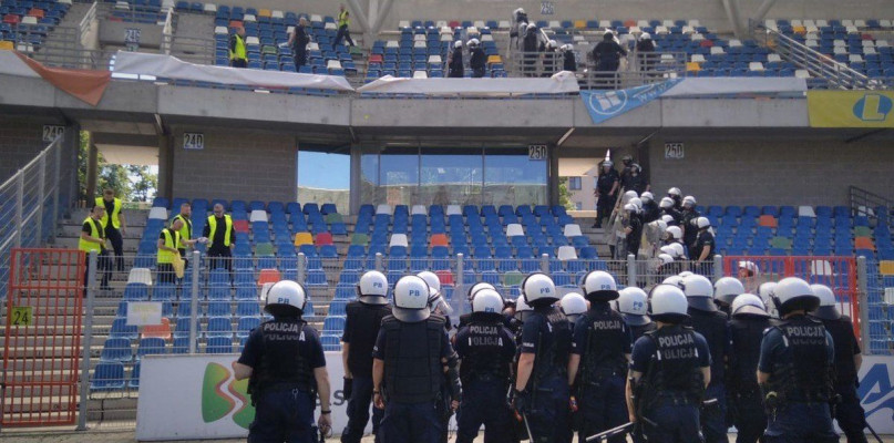 100 policjantów na bielskim stadionie. Tym razem do tylko ćwiczenia
