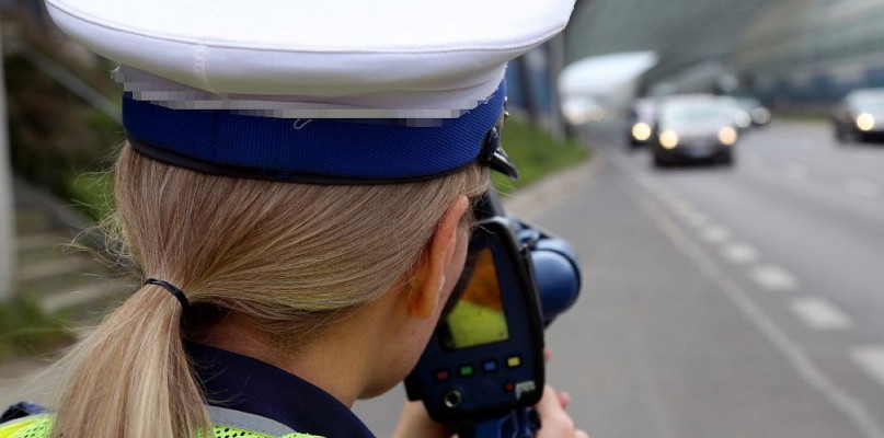 Długi weekend na drogach - 19 kolizji i 20 zatrzymanych kierowców na podwójnym gazie