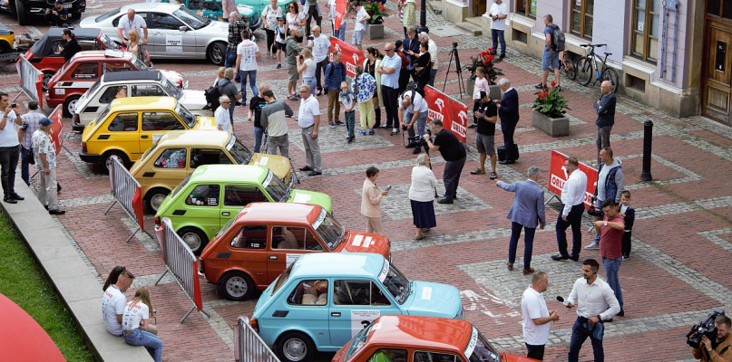 Wielki Rajd Fiatów - start pod bielskim Ratuszem