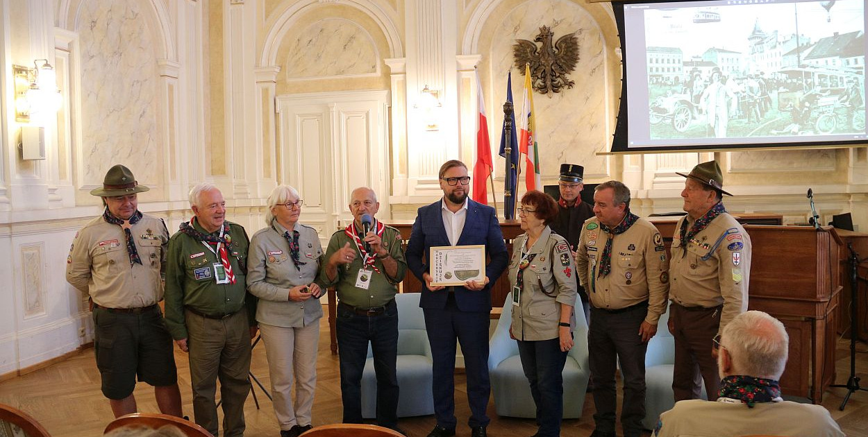 Seniorzy organizacji skautowych z Czech, Słowacji i Polski zwiedzali stolicę Podbeskidzia