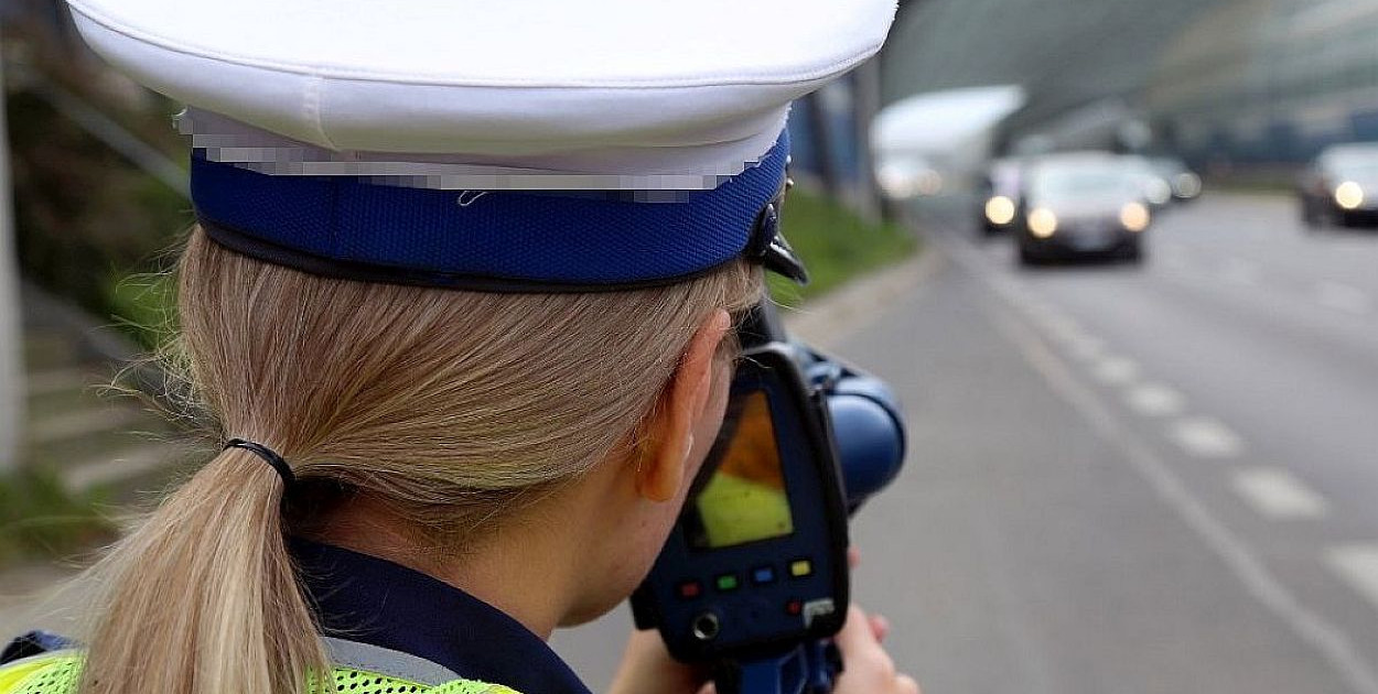 Bielscy policjanci kontrolują taksówki