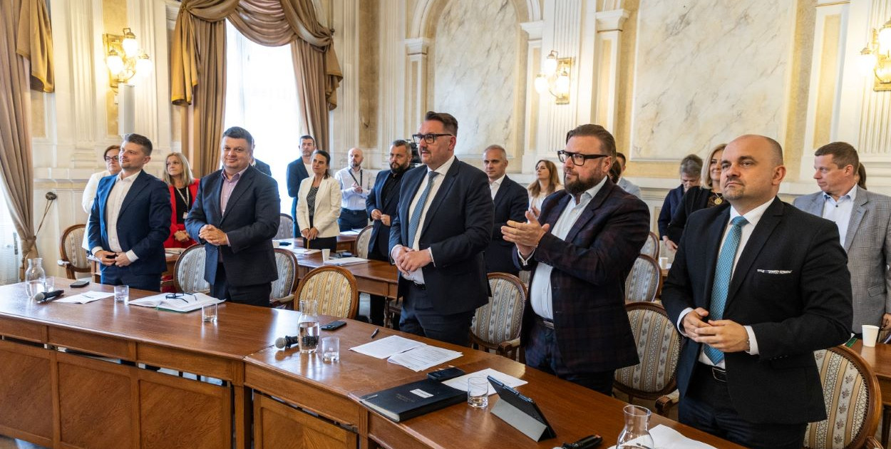 Podczas sesji Rady Miejskiej głosowano w sprawie votum zaufania dla prezydenta Jarosława Klimaszewskiego